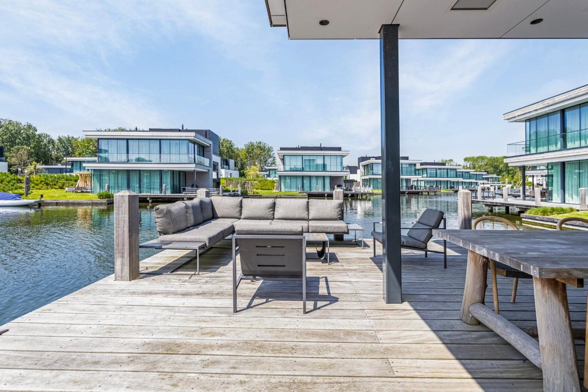 ארנמאודן Lake House With Dock At Lake Veere, Zeeland מראה חיצוני תמונה