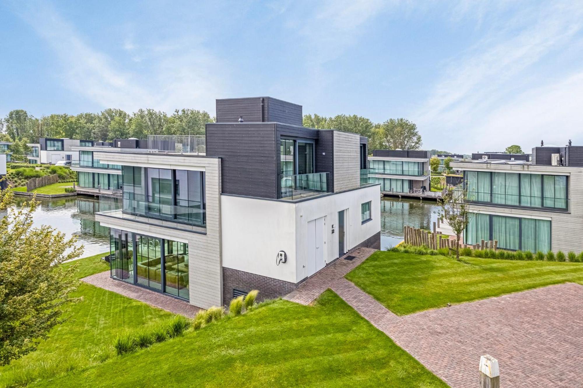 ארנמאודן Lake House With Dock At Lake Veere, Zeeland מראה חיצוני תמונה